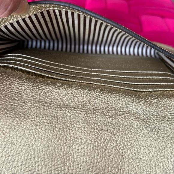 Henri Bendel Influencer 2-in-1 Crossbody Bag - Picture 13 of 16